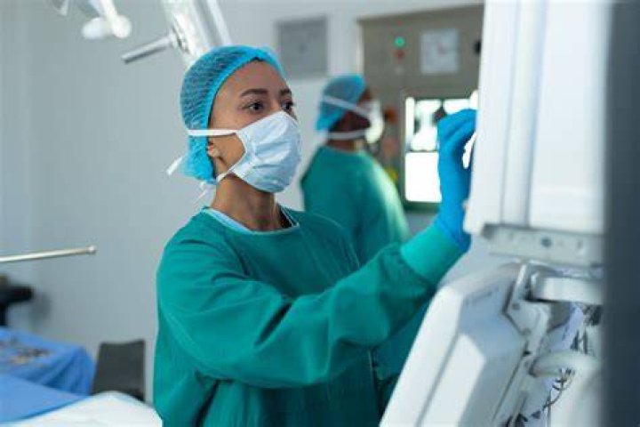 How do I become a cath lab nurse?