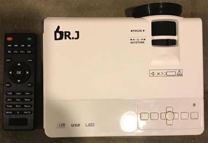How do I connect my iPad to a Dr J projector?