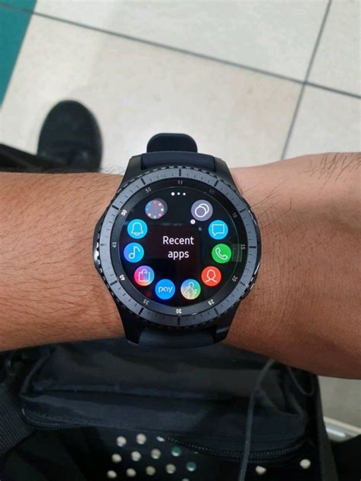 How do I pay with my gear s3?